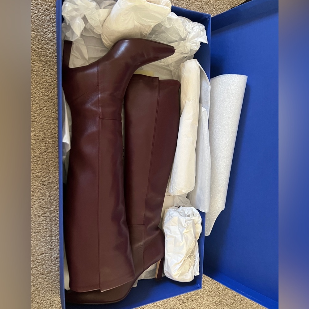 Stuart Weizman Knee high boots Size 6